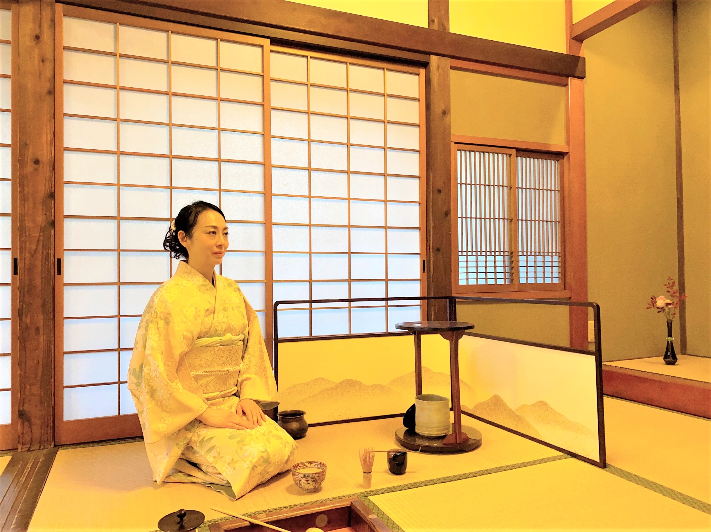 都内の静かな日本庭園／寺院の中での、初心者向け茶道体験