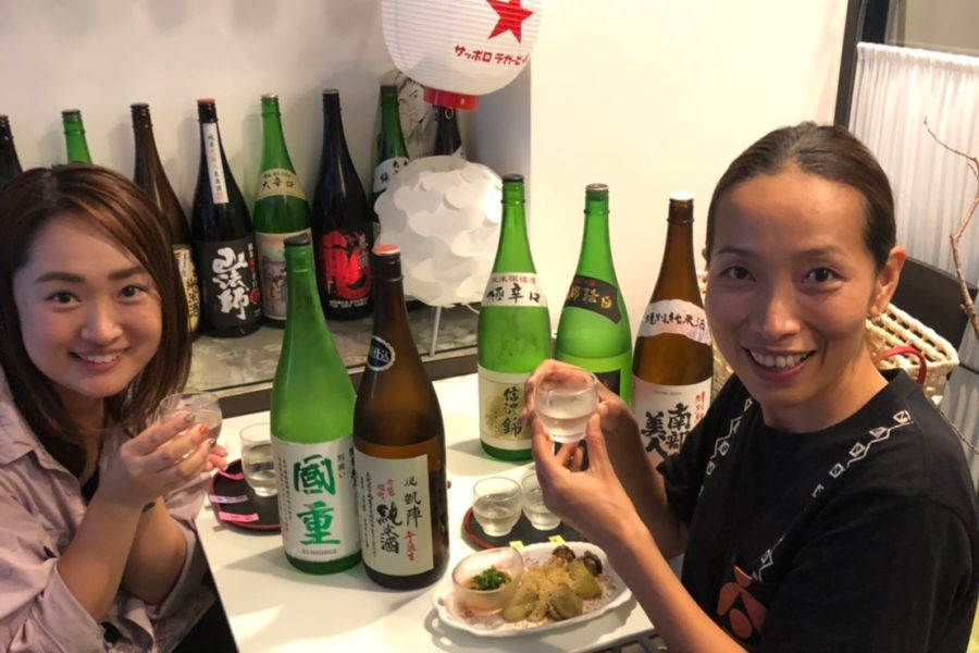 日本最長アーケードの商店街で、地元ガイドと一緒に 『立ち飲み日本酒バー はしごツアー』